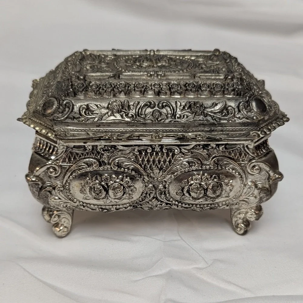Unbranded this ornate